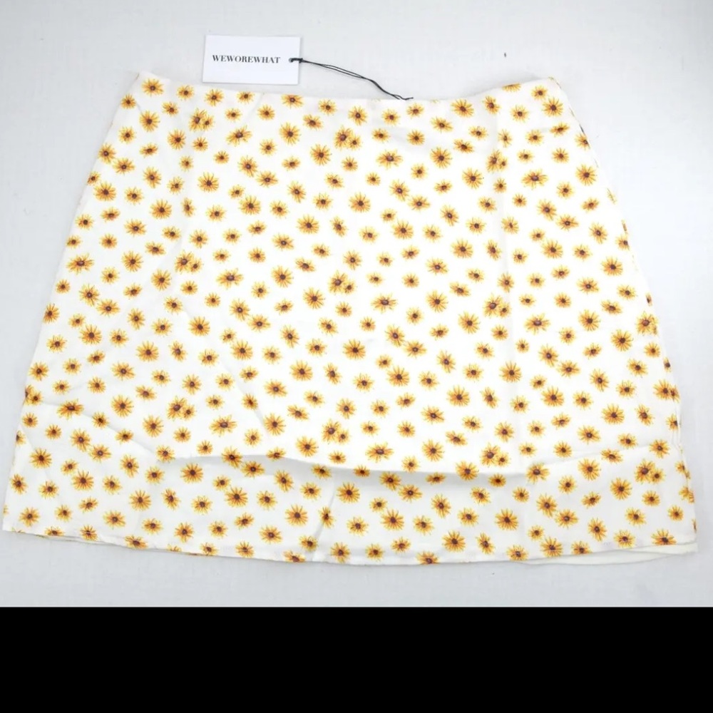 We wore what ditsy daisies mini skirt